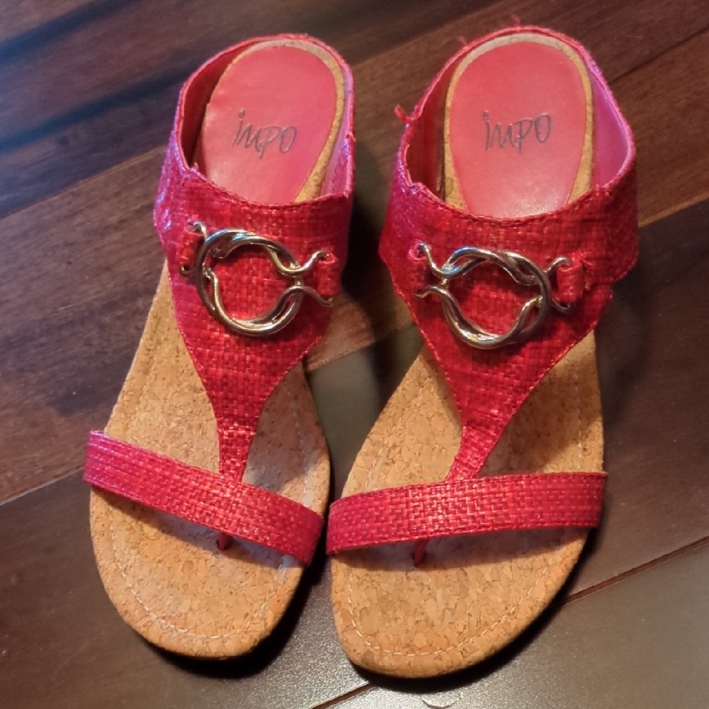 Impo Red Wedge